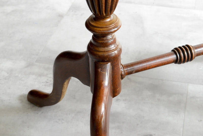 クラシック　サイドテーブル　パイクラスト01