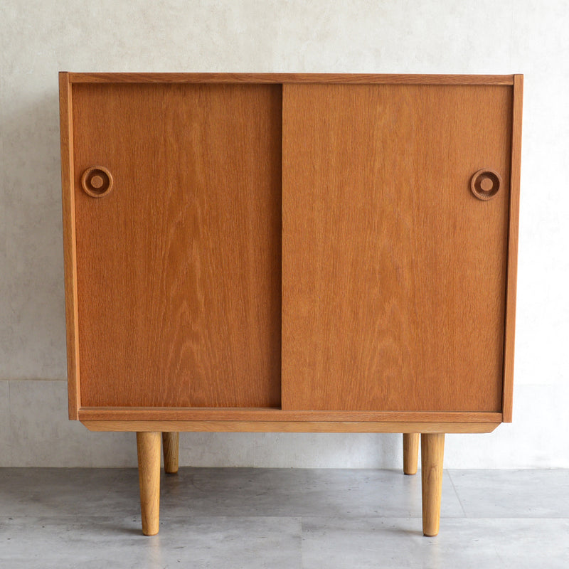 デンマーク ヴィンテージ　オークキャビネット 01