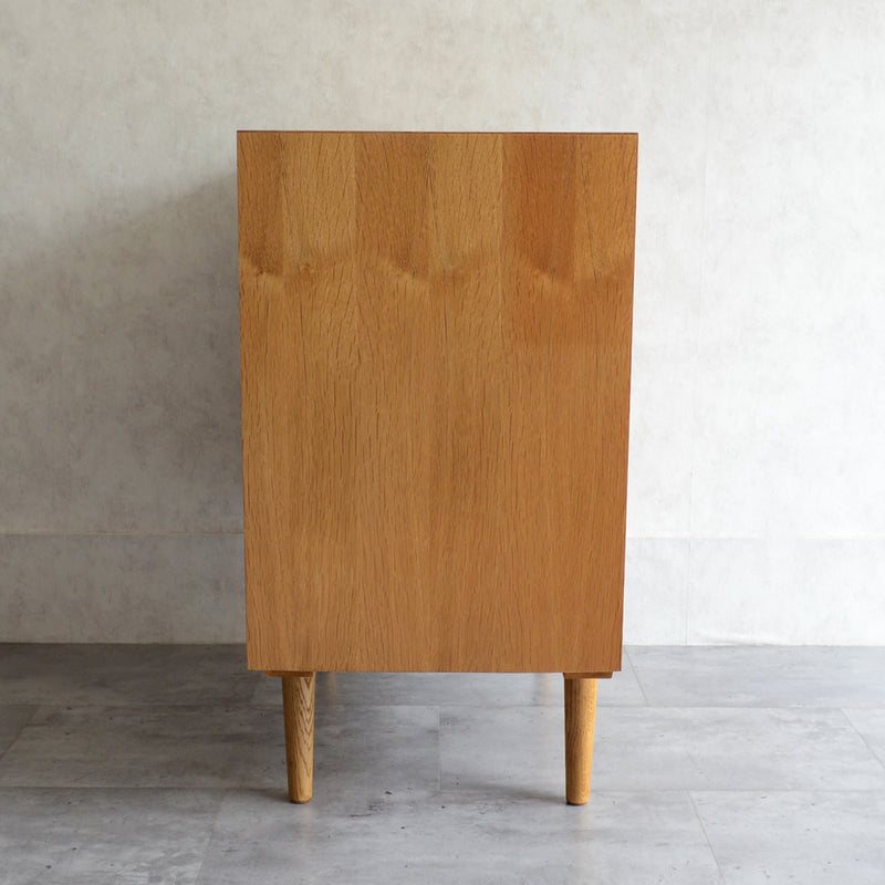 デンマーク ヴィンテージ　オークキャビネット 01