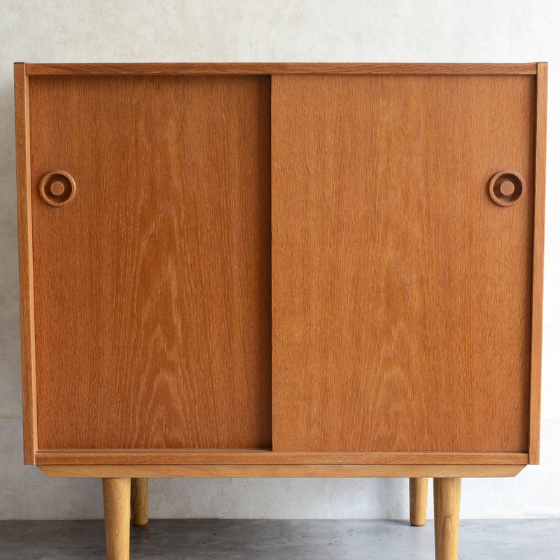 デンマーク ヴィンテージ　オークキャビネット 01