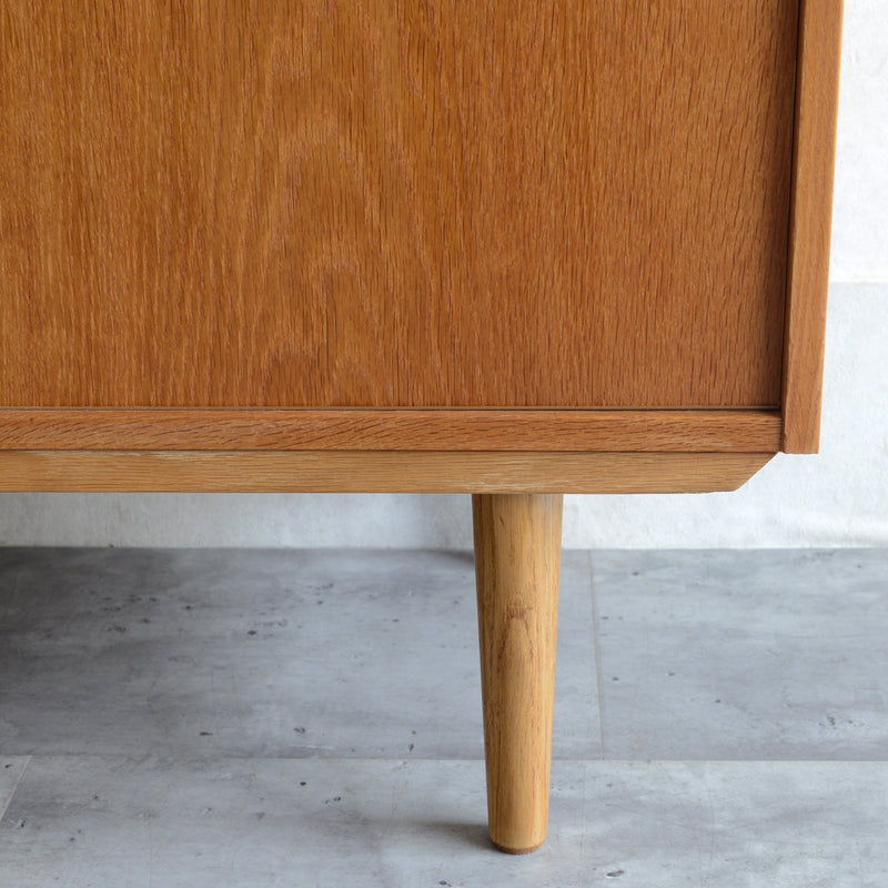 デンマーク ヴィンテージ　オークキャビネット 01