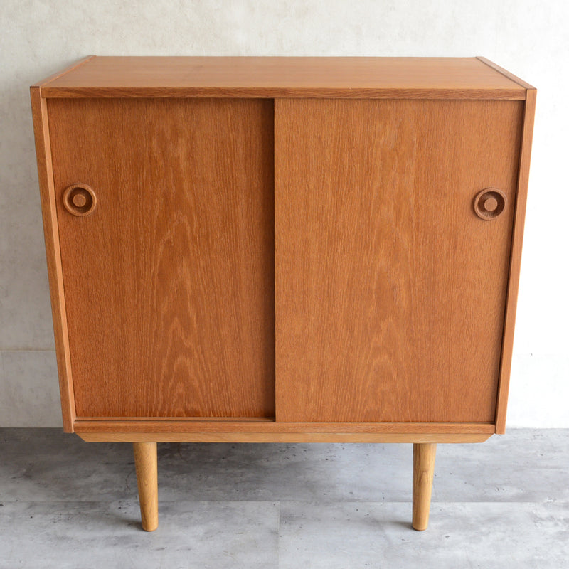 デンマーク ヴィンテージ　オークキャビネット 01