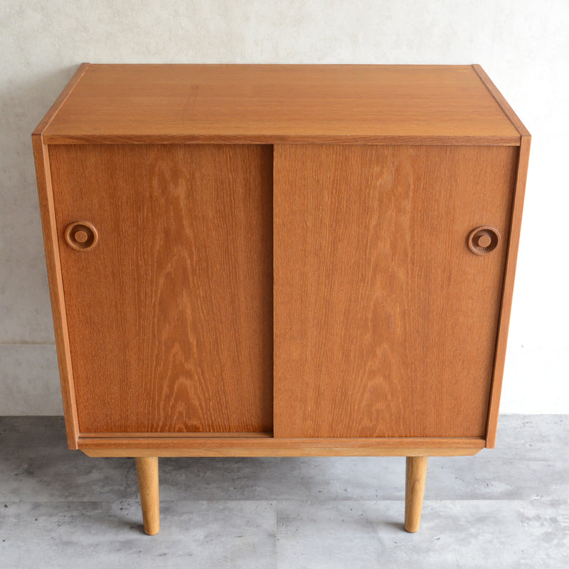 デンマーク ヴィンテージ　オークキャビネット 01