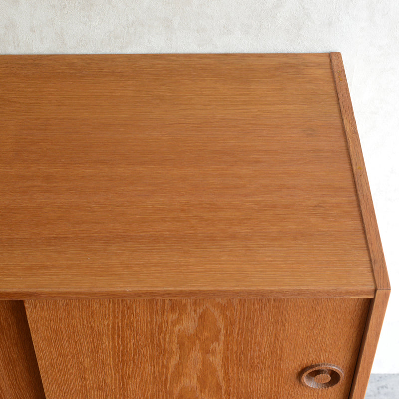 デンマーク ヴィンテージ　オークキャビネット 01