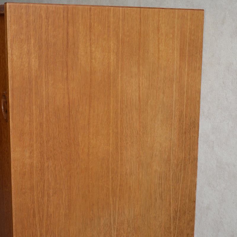 デンマーク ヴィンテージ　オークキャビネット 01