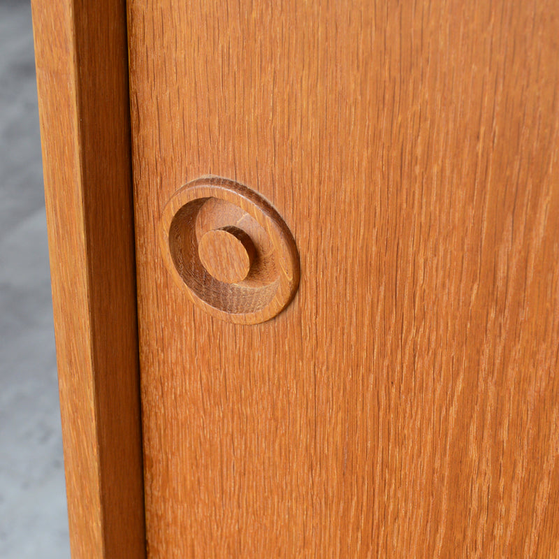 デンマーク ヴィンテージ　オークキャビネット 01