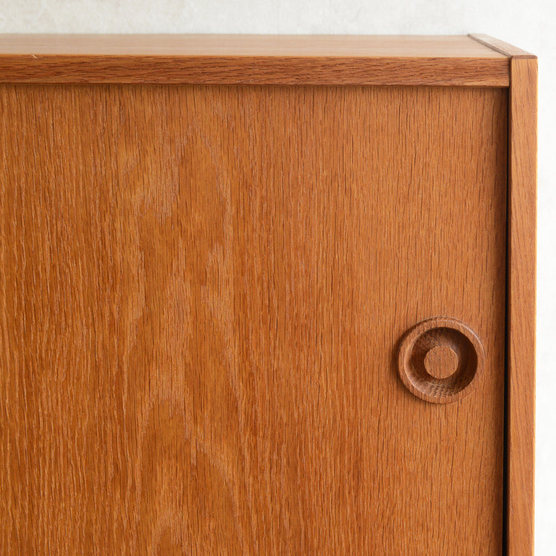 デンマーク ヴィンテージ　オークキャビネット 01