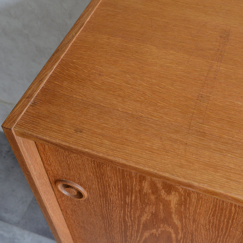 デンマーク ヴィンテージ　オークキャビネット 01