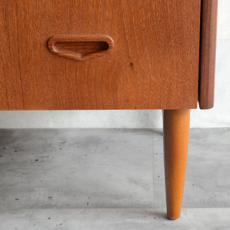 スウェーデン　ヴィンテージ チークチェスト（4段）