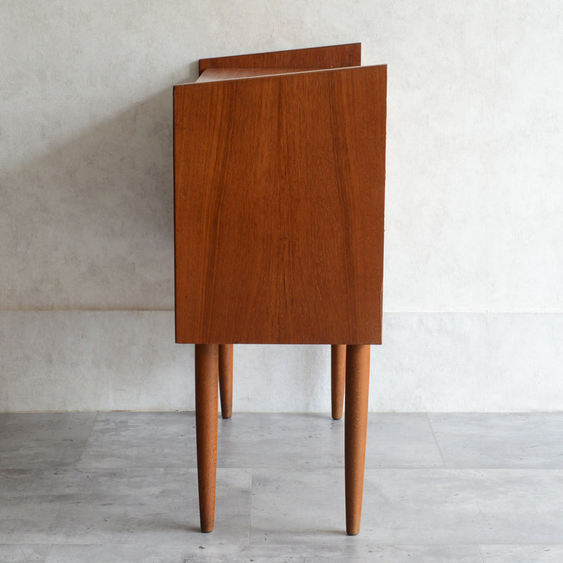 デンマーク　ヴィンテージ チークチェスト 3段　3-2