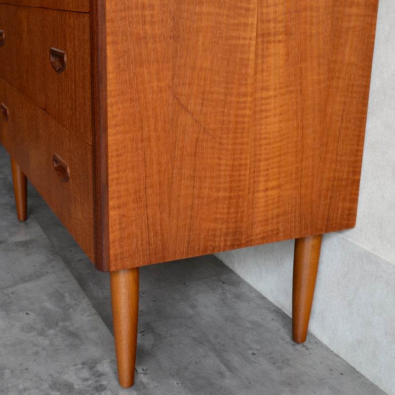 スウェーデン　ヴィンテージ チークチェスト（4段）