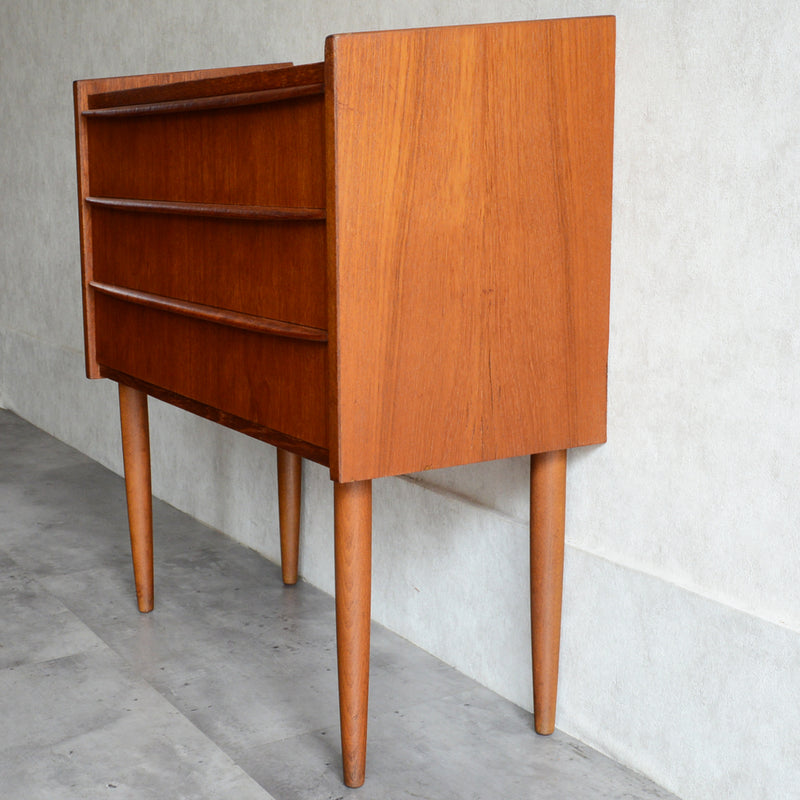 デンマーク　ヴィンテージ チークチェスト 3段　3-2