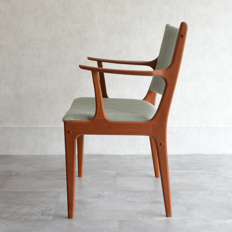 Johannes Andersen（ヨハネス・アンダーセン）ヴィンテージ アームチェア