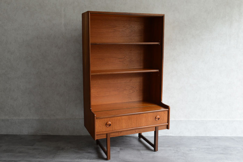 Turnidge ターニッジ　ディスプレイキャビネット　ガラス扉　チーク