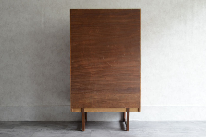 Turnidge ターニッジ　ディスプレイキャビネット　ガラス扉　チーク