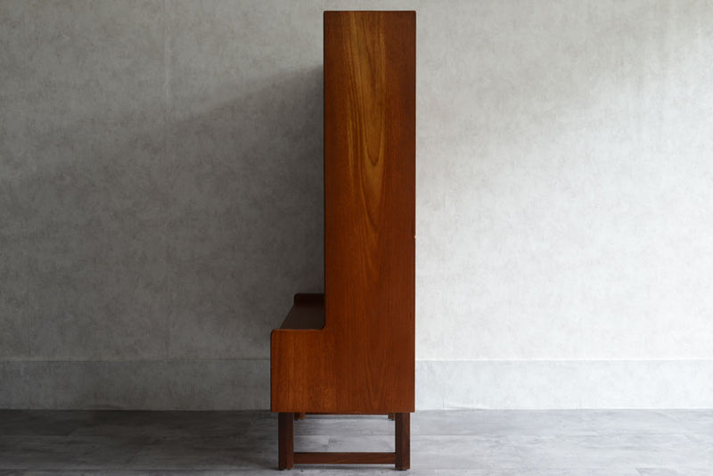 Turnidge ターニッジ　ディスプレイキャビネット　ガラス扉　チーク