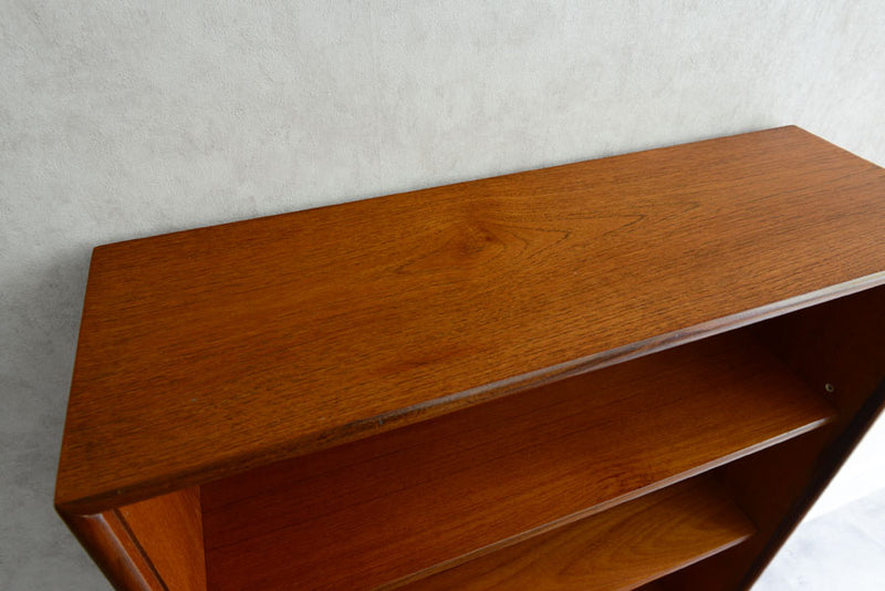 Turnidge ターニッジ　ディスプレイキャビネット　ガラス扉　チーク