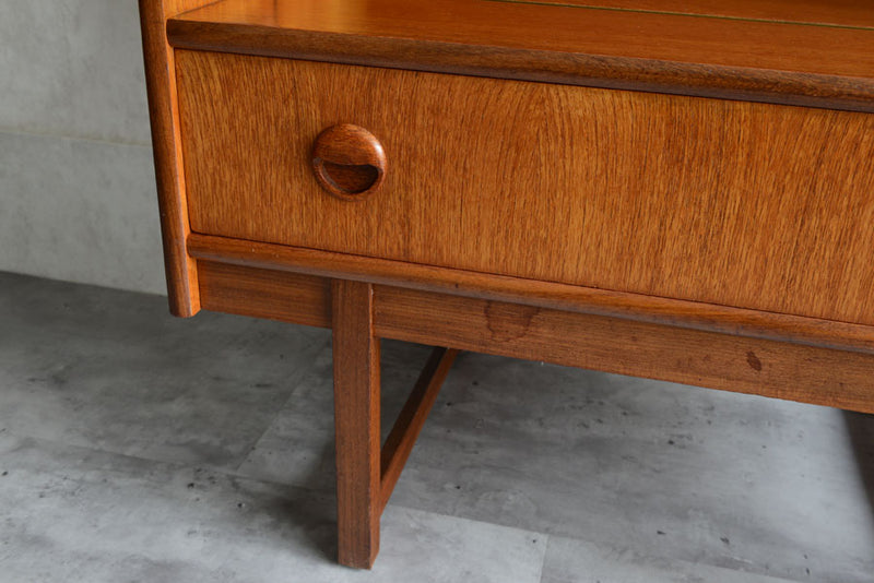 Turnidge ターニッジ　ディスプレイキャビネット　ガラス扉　チーク