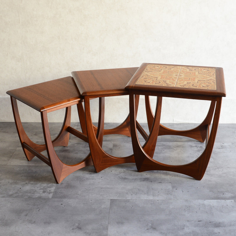 G-PLAN　ジープラン　タイルトップネストテーブル01