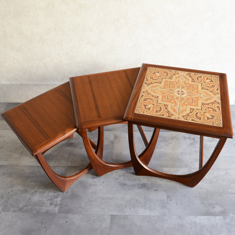 G-PLAN　ジープラン　タイルトップネストテーブル01