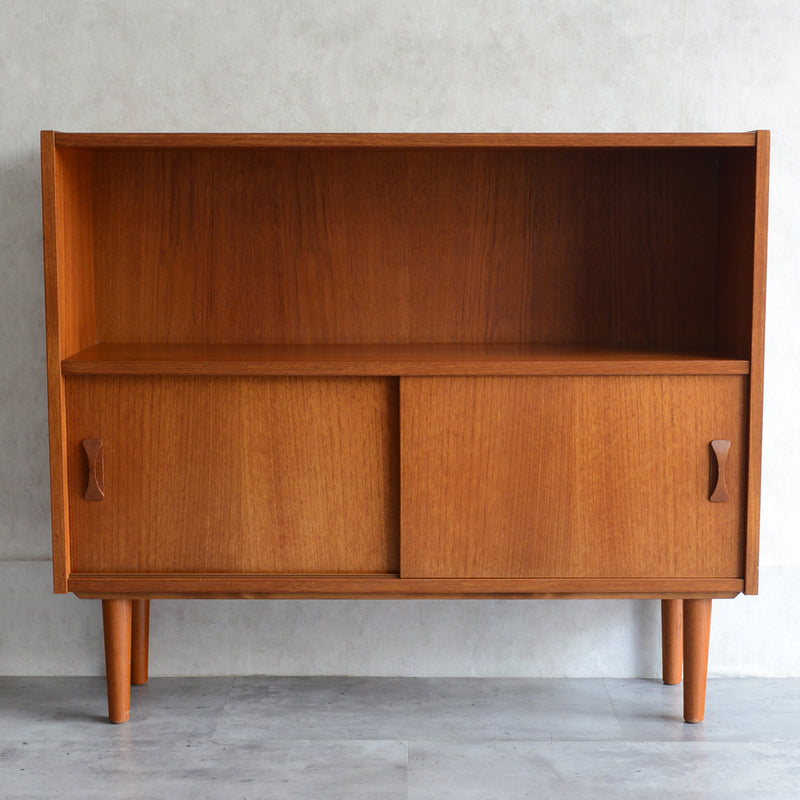 デンマーク ヴィンテージ　扉付きブックシェルフ（ウッドオイル仕上）