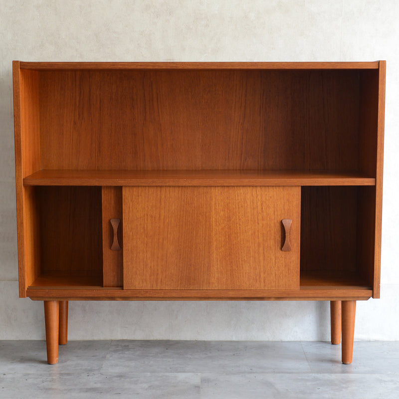 デンマーク ヴィンテージ　扉付きブックシェルフ（ウッドオイル仕上）