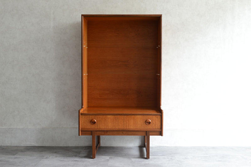 Turnidge ターニッジ　ディスプレイキャビネット　ガラス扉　チーク