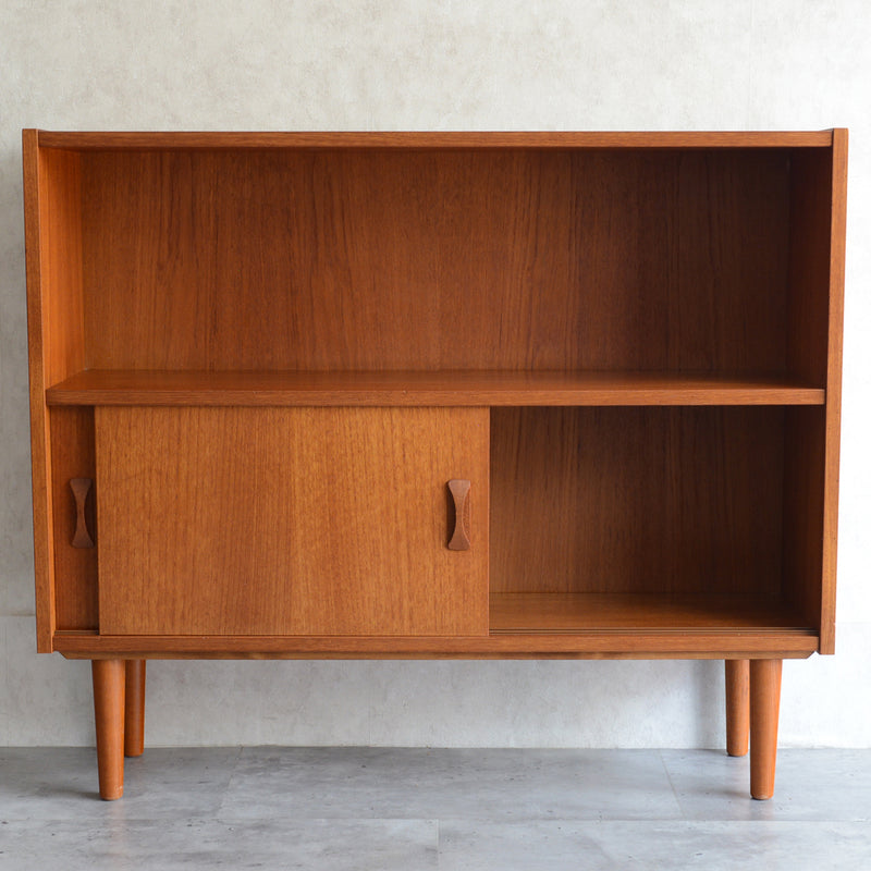 デンマーク ヴィンテージ　扉付きブックシェルフ（ウッドオイル仕上）