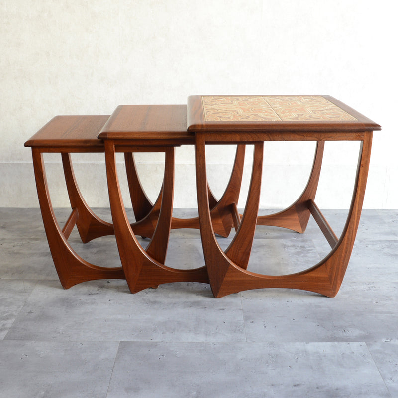 G-PLAN　ジープラン　タイルトップネストテーブル01