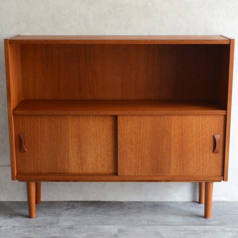 デンマーク ヴィンテージ　扉付きブックシェルフ（ウッドオイル仕上）