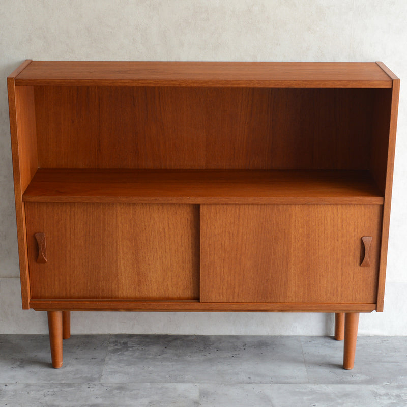 デンマーク ヴィンテージ　扉付きブックシェルフ（ウッドオイル仕上）