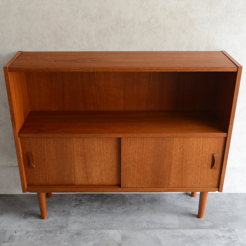 デンマーク ヴィンテージ　扉付きブックシェルフ（ウッドオイル仕上）