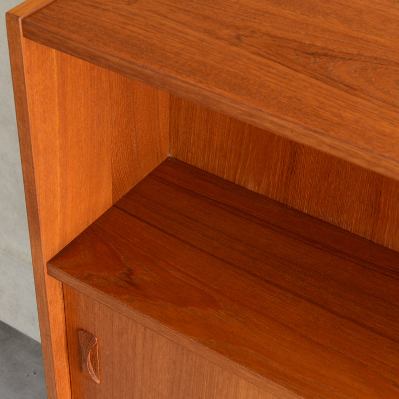 デンマーク ヴィンテージ　扉付きブックシェルフ（ウッドオイル仕上）