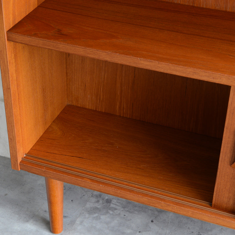 デンマーク ヴィンテージ　扉付きブックシェルフ（ウッドオイル仕上）