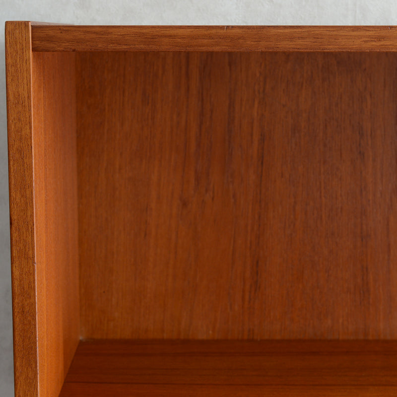 デンマーク ヴィンテージ　扉付きブックシェルフ（ウッドオイル仕上）