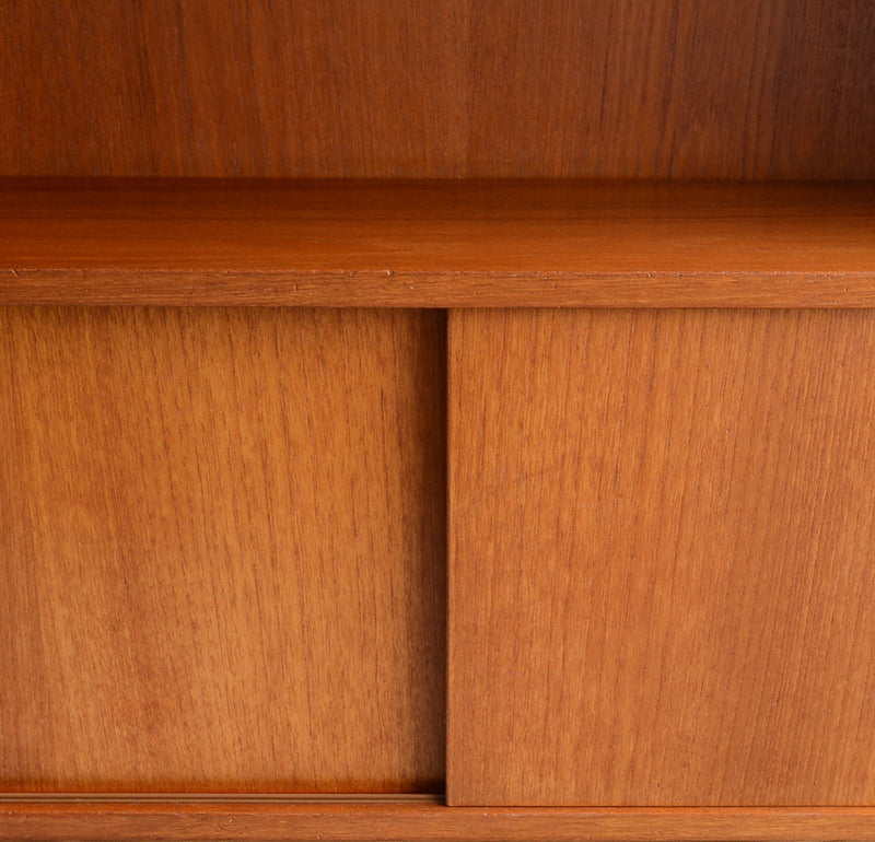 デンマーク ヴィンテージ　扉付きブックシェルフ（ウッドオイル仕上）