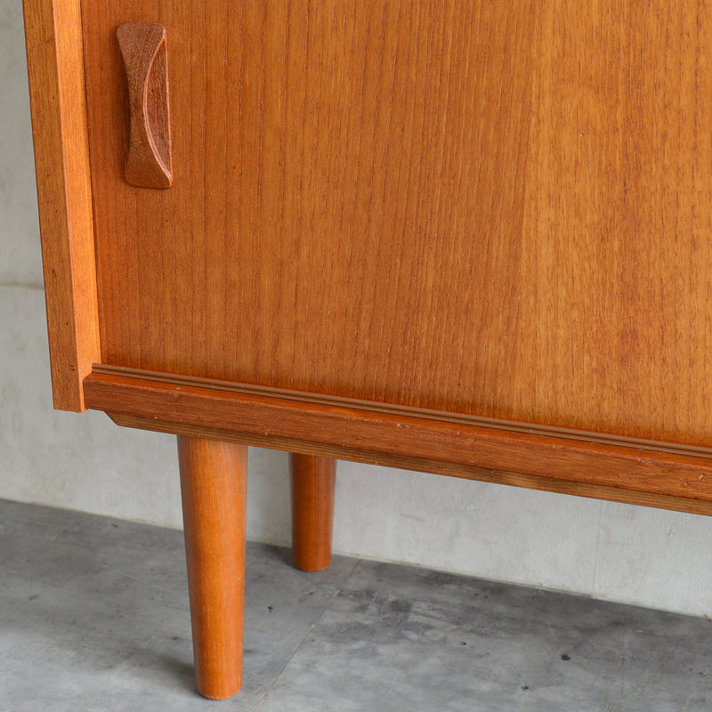 デンマーク ヴィンテージ　扉付きブックシェルフ（ウッドオイル仕上）