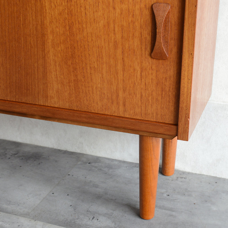 デンマーク ヴィンテージ　扉付きブックシェルフ（ウッドオイル仕上）