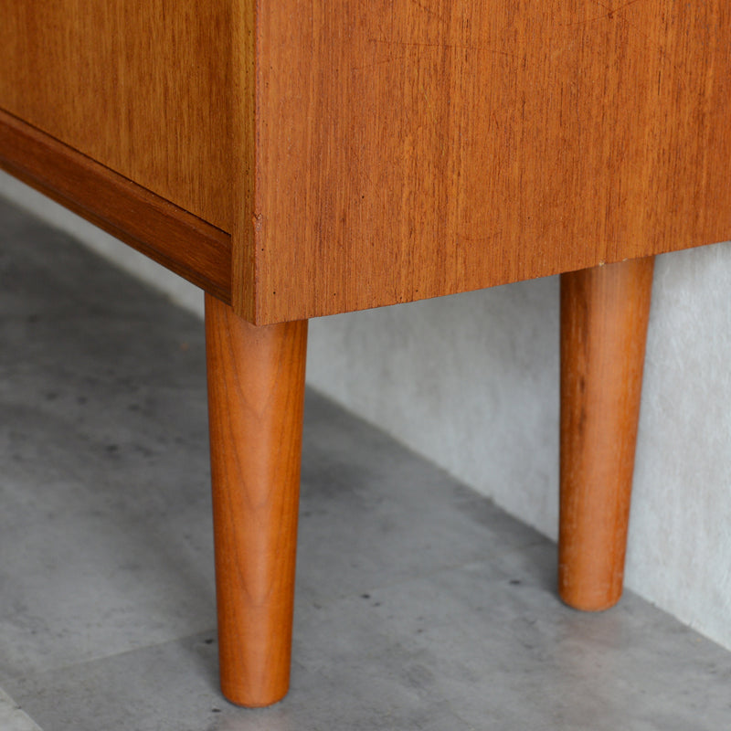 デンマーク ヴィンテージ　扉付きブックシェルフ（ウッドオイル仕上）