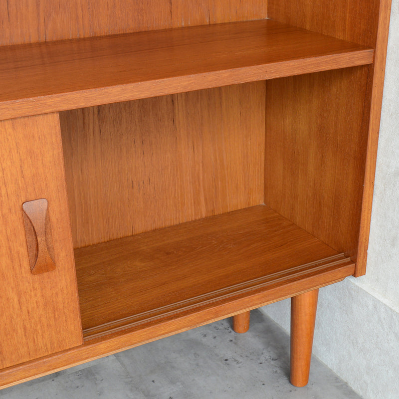 デンマーク ヴィンテージ　扉付きブックシェルフ（ウッドオイル仕上）