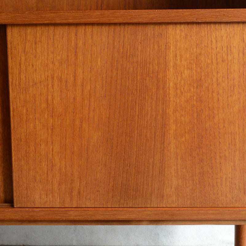 デンマーク ヴィンテージ　扉付きブックシェルフ（ウッドオイル仕上）