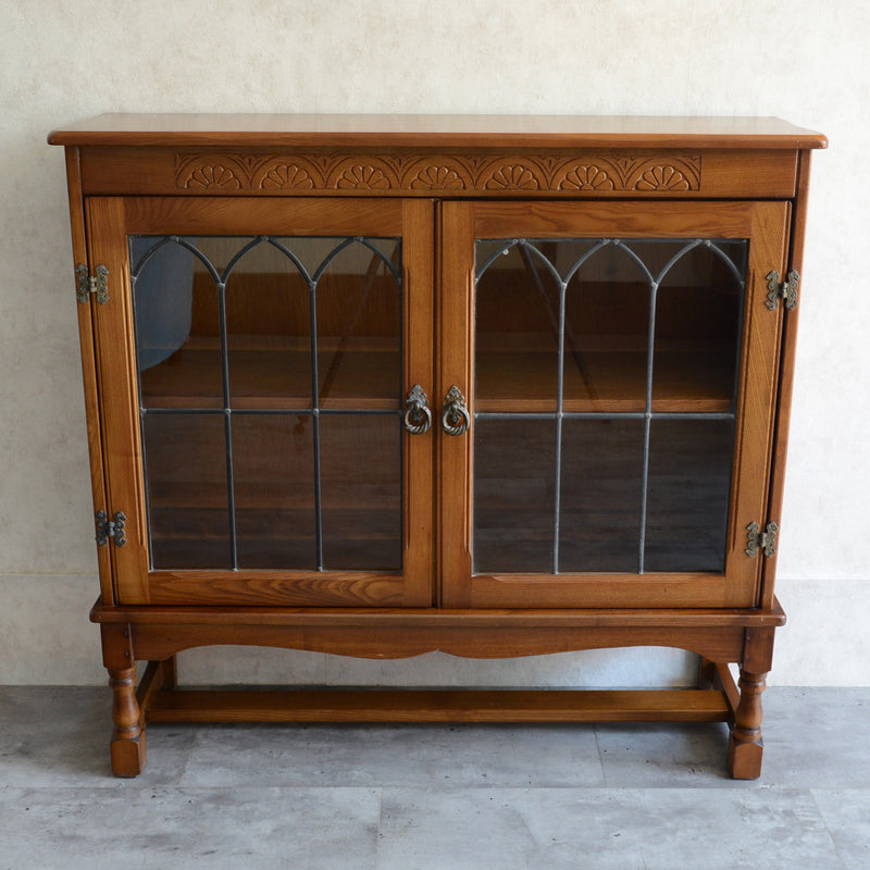 クラシック   ガラスキャビネット02