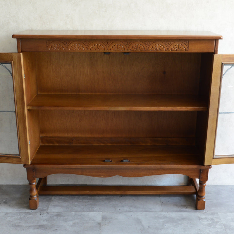 クラシック   ガラスキャビネット02