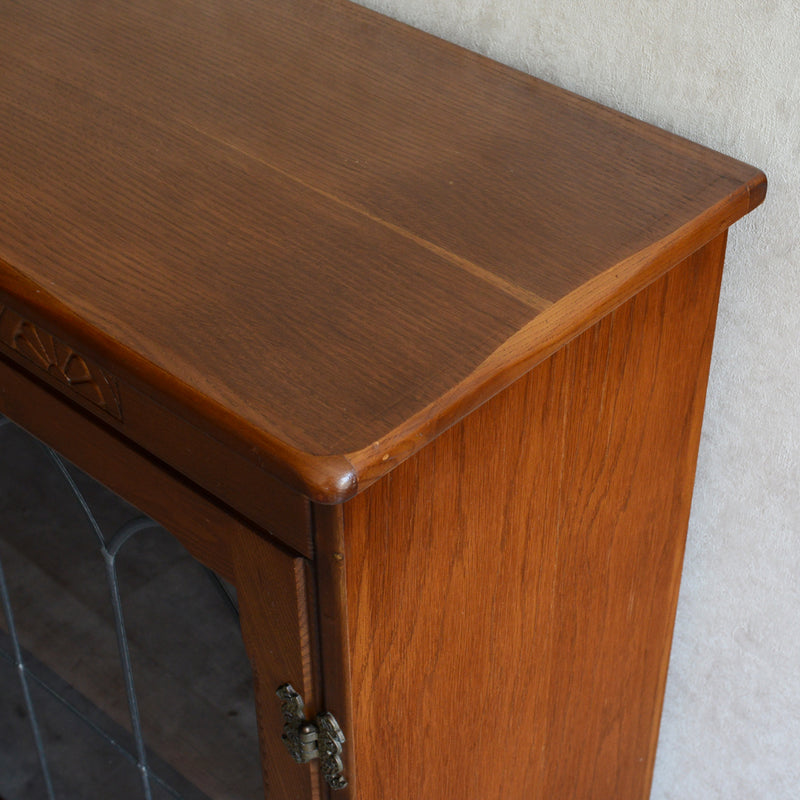 クラシック   ガラスキャビネット02