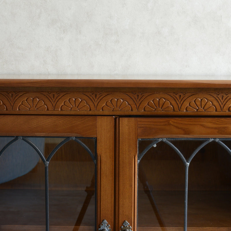 クラシック   ガラスキャビネット02