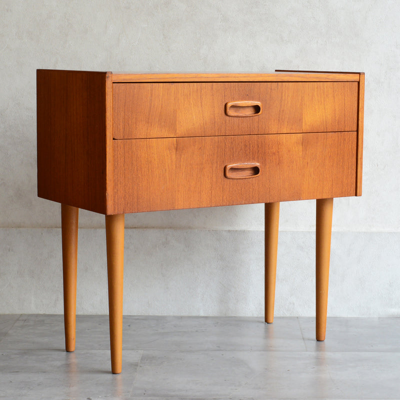 スウェーデンヴィンテージ　2段チェスト4-07