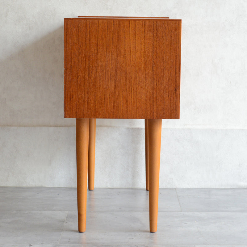 スウェーデンヴィンテージ　2段チェスト4-07