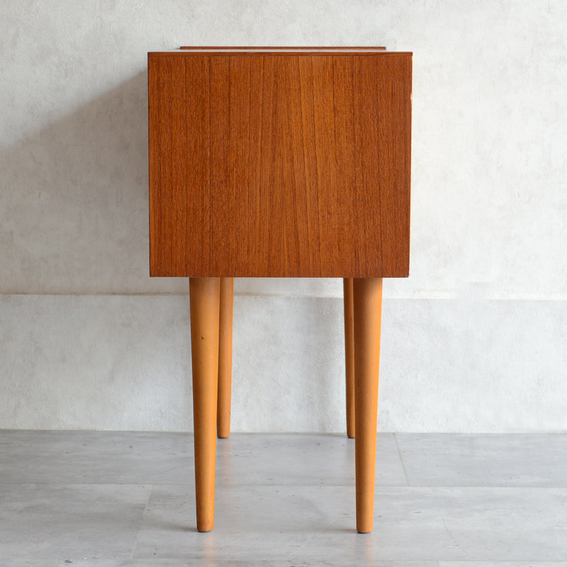 スウェーデンヴィンテージ　2段チェスト4-07