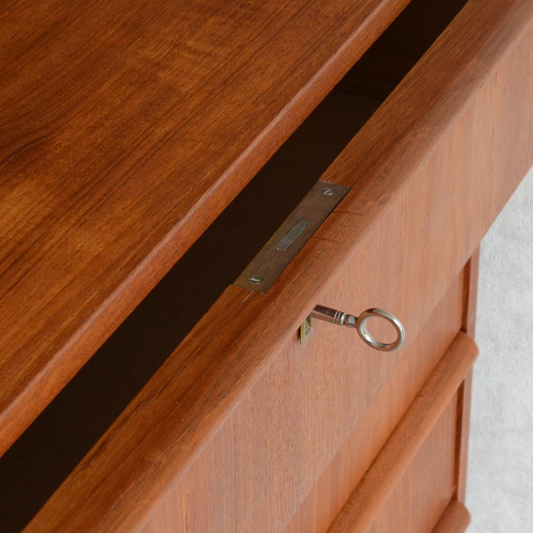 デンマークヴィンテージ  チークチェスト6-3(4段）鍵付 (ウッドオイル仕上）