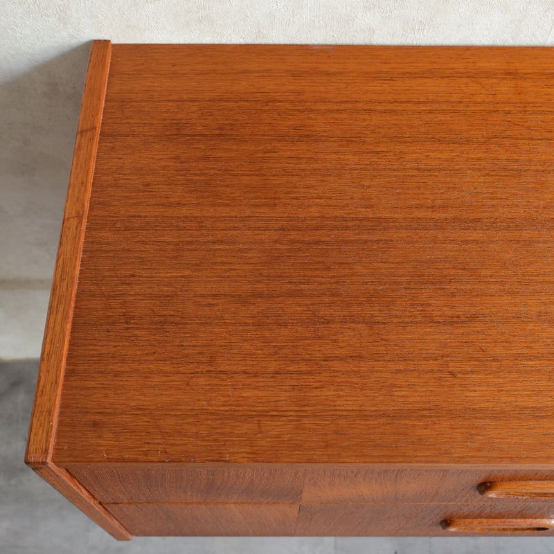 スウェーデンヴィンテージ　2段チェスト4-07